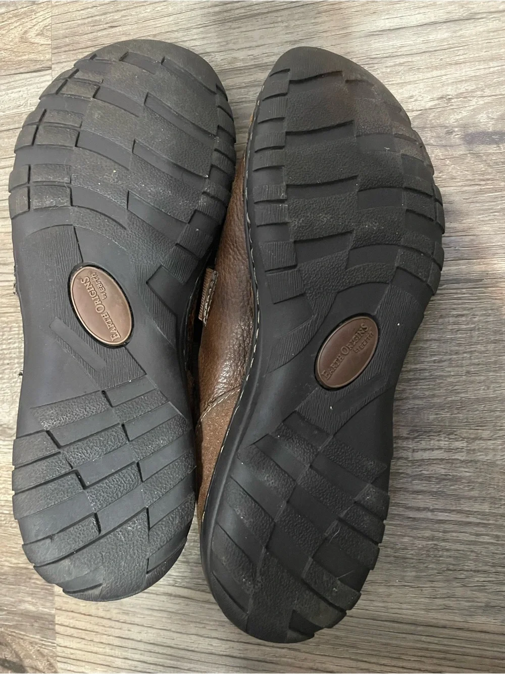 Women Earth origins Casual Brown Slip-On Leather Shoe Button Accent size 8/5